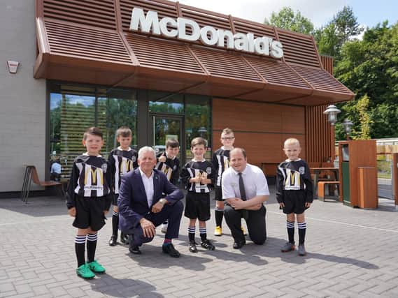 McDonald’s Franchisee John McCollum and Business Manager Gavin Doran are pictured with members of the Lisburn Distillery U8 team