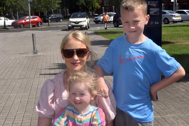 Kerrie Fay and children Cody (9) and Farrah (3) getting out and about in Portadown People's Park. PT32-225.