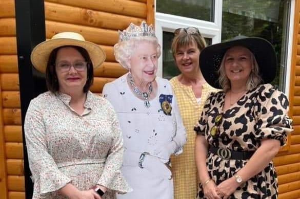 Teresa Patton, Ruth McCracken and Lynsey Moore pose with 'Her Majesty'