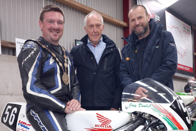 Mayor of Lisburn and Castlereagh City Council, Councillor Scott Carson pictured with Ulster Grand Prix race winners Ray McCullough and Bruce Anstey during the Ulster Grand Prix Centenary Day at Dundrod.
PICTURE BY STEPHEN DAVISON