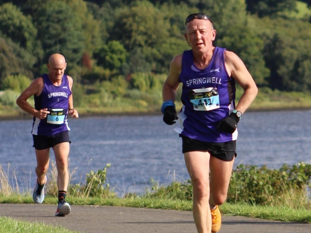 Geoff Allen chasing Michael Johnson at the WHM