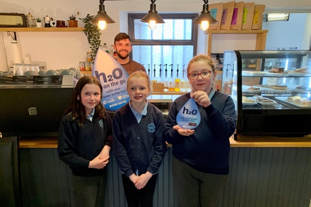 Pupils from Carhill Integrated Primary School pictured at Coffee Thyme in Garvagh which has signed up to Causeway Coast and Glens Borough Council’s H20 On The Go scheme with barista Jamie
