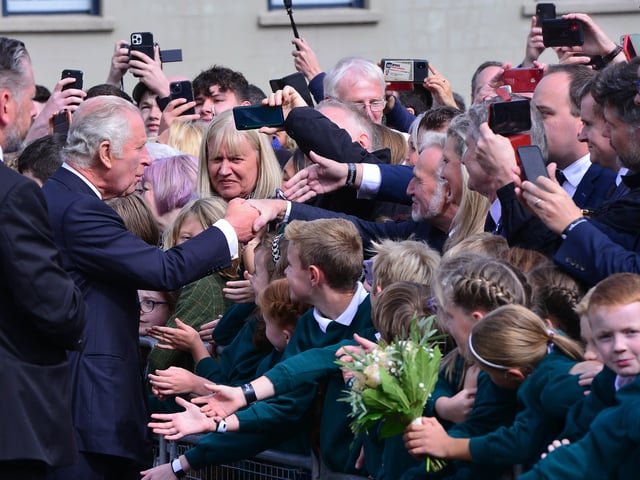 Pacemaker Press 13-09-2022: King Charles III has arrived in Northern Ireland on his first visit as monarch.Accompanied by Camilla, the Queen Consort, his plane touched down at Belfast City Airport.King Charles III pictured as he arrives at Hillsborough Castle where he will meet Stormont's party leaders.Picture By: Arthur Allison/Pacemaker Press.
