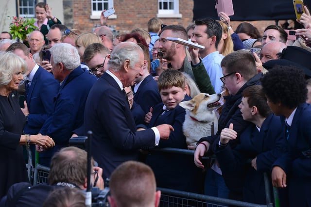 Pacemaker Press 13-09-2022: King Charles III has arrived in Northern Ireland on his first visit as monarch.
Accompanied by Camilla, the Queen Consort, his plane touched down at Belfast City Airport.
King Charles III pictured as he arrives at Hillsborough Castle where he will meet Stormont's party leaders.
Picture By: Arthur Allison/Pacemaker Press.