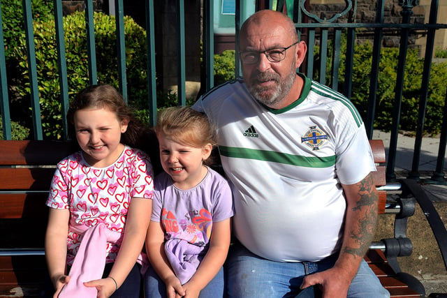 Stephen McCullough pictured with his grand-daughters Hollie (6) and Eden Seeds (4) at the Portadown Thirteenth parade. PT28-308.