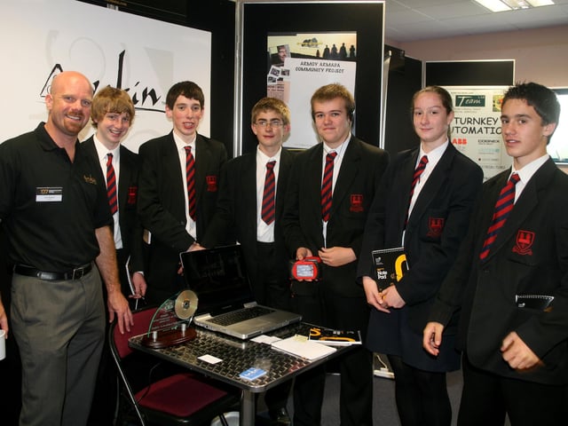 John Bustard, of Awaken, with Ballymena Academy pupils during the Invest NI Innovation Week 2007. BT21-206AC