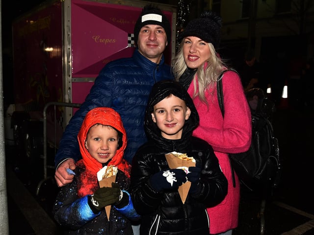 Enjoying some snacks at the Lurgan switch-on. LM47-201.