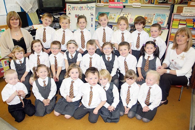 Harmony Hill Primary One Classroom Assistant Miss Georgina Kidd and Teacher Mrs Linda Grimason and her Primary One Class in 2008