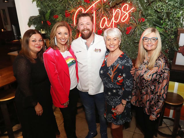 Artur Fron of 2Taps with Lesley Maltman, Claire McCollum, Pamela Ballantine and Nicola Bothwell.