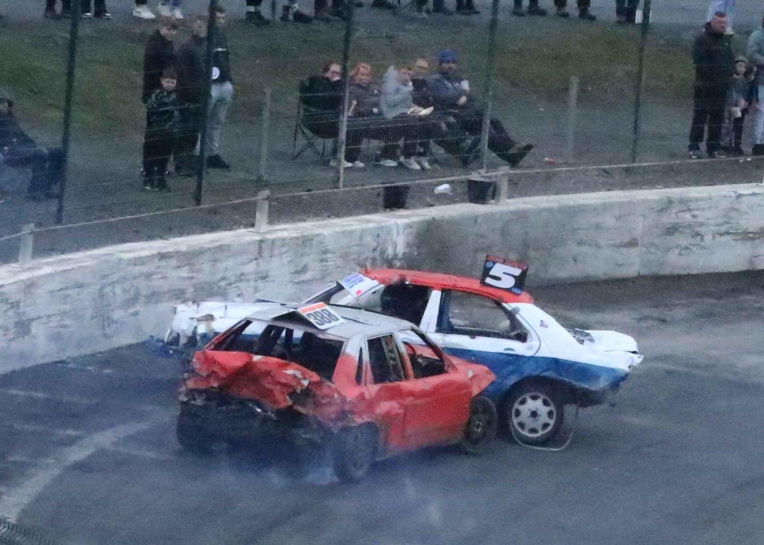 Banger racing action at Tullyroan Oval