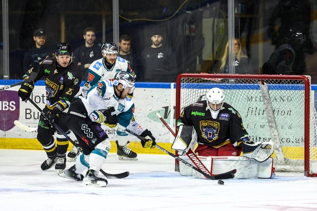 Belfast Giants’ Scott Conway with Nottingham Panthers’ Jere Huhtamaa during Sunday night's Elite Ice Hockey League game at the Motorpoint Arena, Nottingham. Photo by William Cherry/Presseye