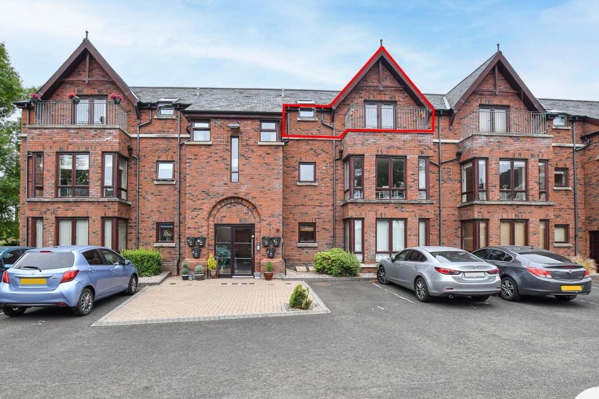 Two bedroom top floor apartment in Greenisland, County Antrim