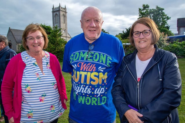 Enjoying the Loughgall Community Fun Night on Friday are from left, Pauline Smith, John Sinton and Denise Sinton. PT24-201.