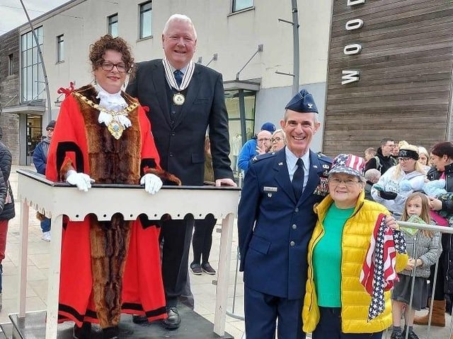 Ballycarry's Valerie Beattie dressed for the occasion and got to meet US Consulate officer Paul Roelle. Also included are the Mayor, Alderman Gerardine Mulvenna and James Perry MBE, Deputy Lieutenant for County Antrim.