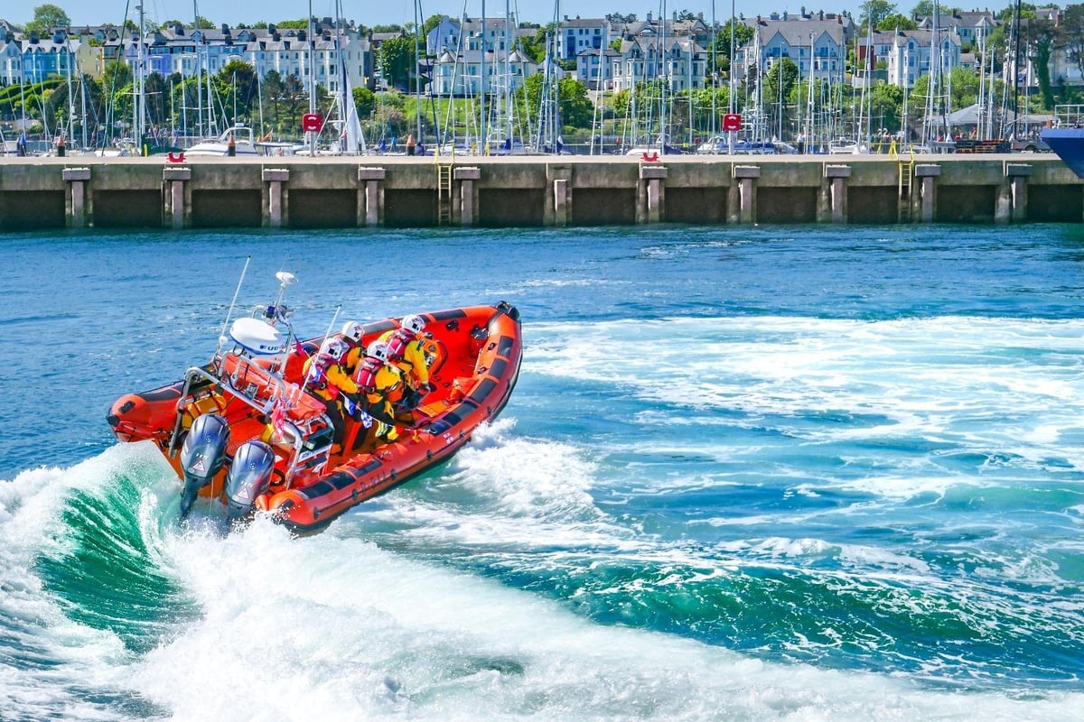 Carrickfergus: RNLI volunteers and Coastguard assist man in Co Antrim harbour after yacht losses power
