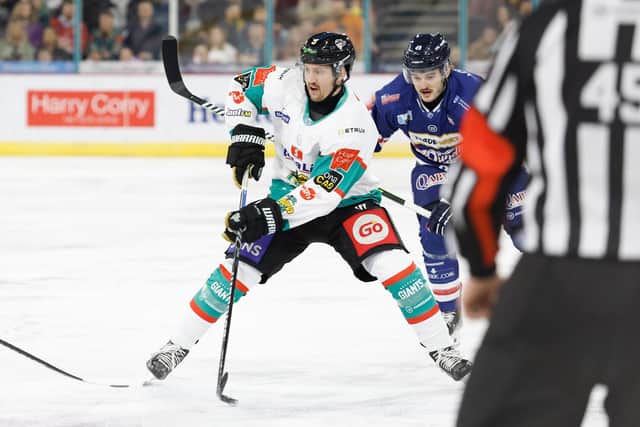 Belfast Giants' Ben Lake and Xavier Pouliot of Dundee Stars. Photo by Philip Magowan / Press Eye