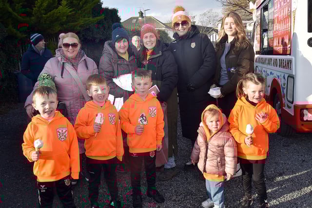 Fans of all ages turned up to support Clann Éireann in the All Ireland ladies football semi-final on Sunday. LM50-226.