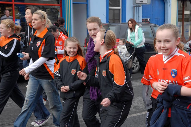 Clann Eireann girls step out.