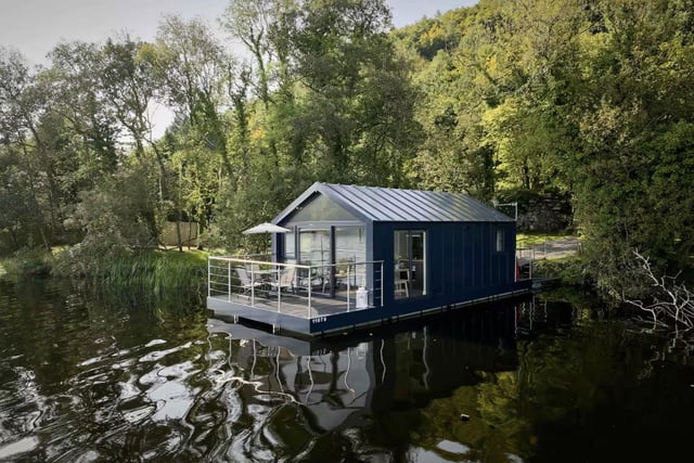 If you fancy sleeping on water, a visit to the Carrickreagh Houseboat in Blaney, Co Fermanagh could be just the ticket! Soak up nature by embracing the gorgeously tranquil Lough Erne, utilising both the sheltered rooms inside as well as the spacey exterior where you can feel even more connected with the stunning surrounding scenes.
