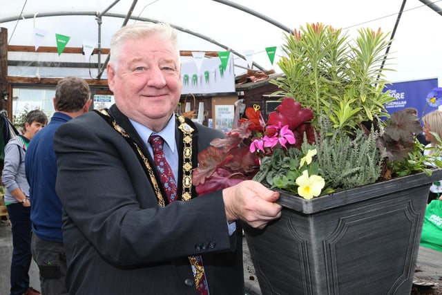 Mayor of Causeway Coast and Glens, Councillor Steven Callaghan shows of the planter he made at the ‘Feel-Good Gardening’ project. Cllr Callaghan has donated this to the Christmas Macmillan fundraising sale.