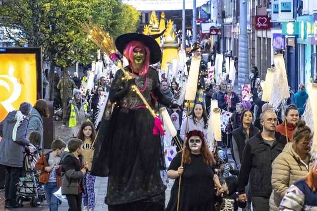 Over 5,000 people took part in Lisburn & Castlereagh City Council’s Twilight Night event.  Local schools and community groups paraded through the city centre and then enjoyed the spook-tacular experience of Wallace Park…Pic Steven McAuley/ McAuley Multimedia