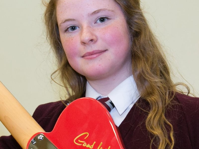 Laura Duffin with her autographed guitar. INCT 42-416-RM