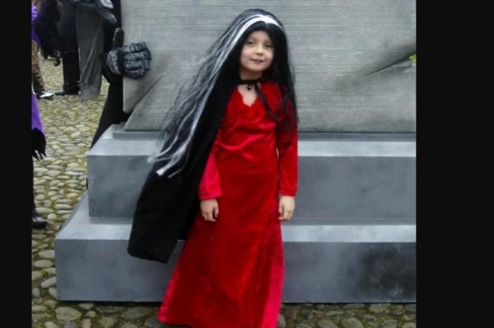 Ella Hunter makes her way round the spooky setting of the medieval stronghold in 2007