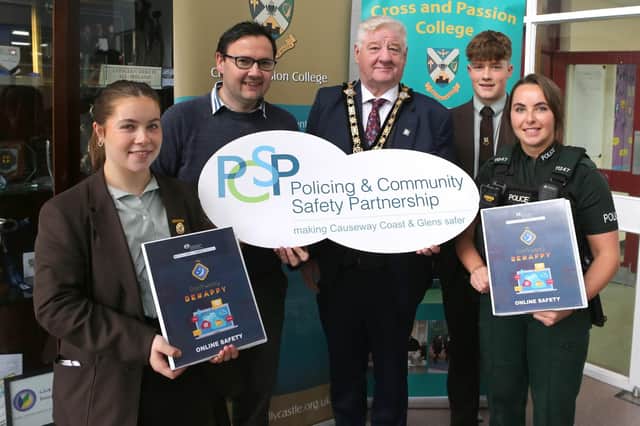Pupils from Cross and Passion Secondary School with PCSP member Councillor Lee Kane, Mayor of Causeway Coast and Glens, Councillor Steven Callaghan and PSNI Officer Constable Robyn O’Connor. Credit Causeway PCSP