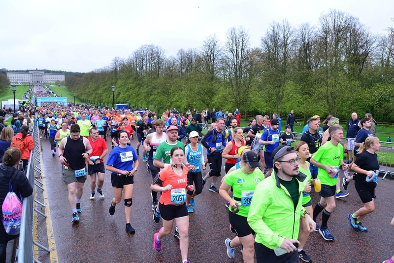 Runners set off from Stormont.