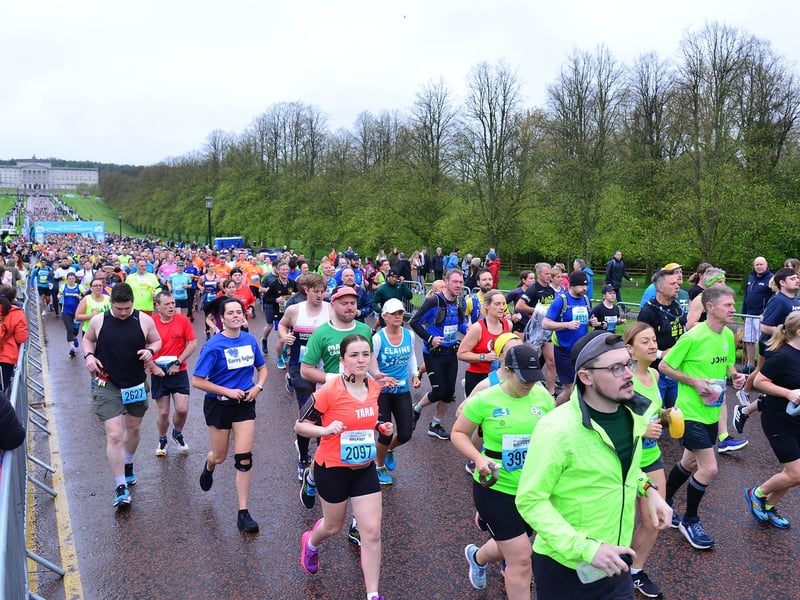 Runners set off from Stormont.