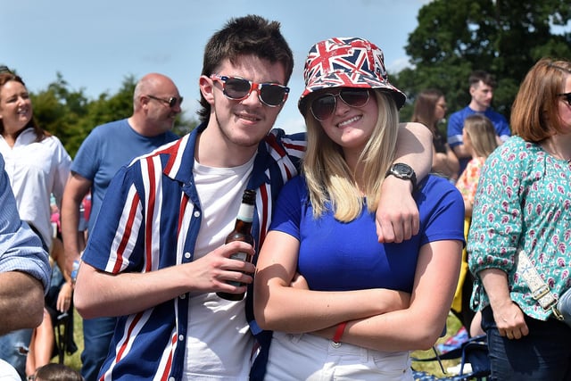 Enjoying a sunny day out at the 13th in Scarva were Myles Coulter and Jessie Trimble from Portadown. TH329.