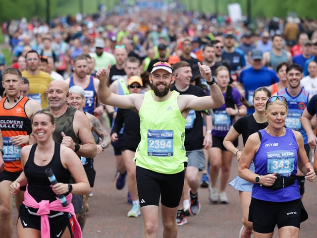 Runners leave the grounds of the Stormont Estate.