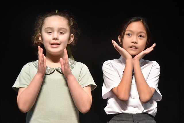 Fleur and Natasha taking part in the Musical Theatre Duologue Under 8. PT09-205.