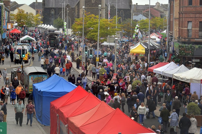 Portadown town centre was packed for the annual Country Comes To Town event on Saturday. PT38-209.