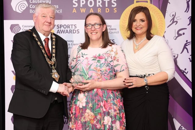 Disability Sport winner, Collette Kerr pictured at the 2023 Causeway Coast and Glens Sports Awards, alongside host Denise Watson and Mayor, Councillor Steven Callaghan.