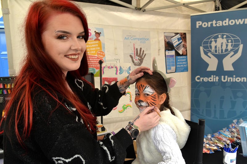 Charlotte Lewsley of Glitter and Gore finishes off another face painting masterpiece on Elana Oliver (6) at Country Comes To Town. PT38-225.
