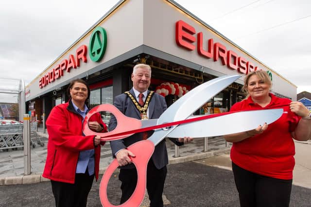 Mayor of Causeway Coast and Glens, Councillor Steven Callaghan officially opens EUROSPAR Knocklynn Road, Coleraine’s first ever EUROSPAR, with the help of Store Manager Rea Turner (left) and the store’s Community Rep, Nicola McCloskey. Credit Ricky Parker Photography