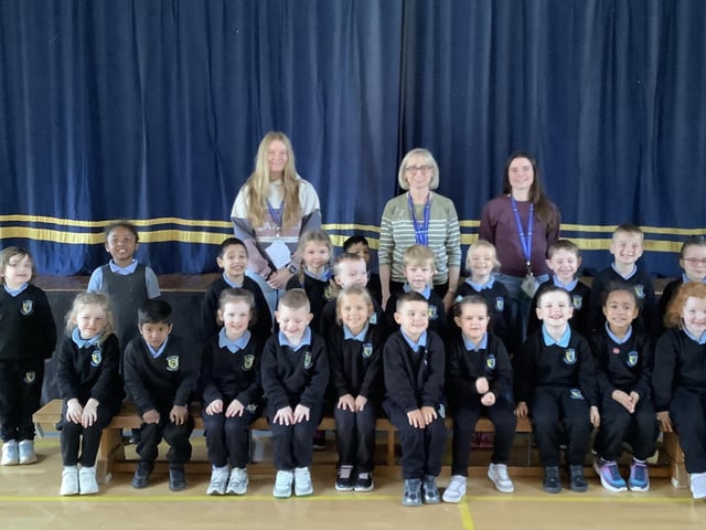 Mrs Shaw's P1 class at Carrick Primary School with classroom assistants Miss Cornett and Miss Constable.