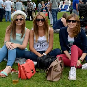 Laura Haveron, Jordanne Phillips and Hannah Kinney at the Whitehead food and folk festival in 2014. INCT 33-153-GR