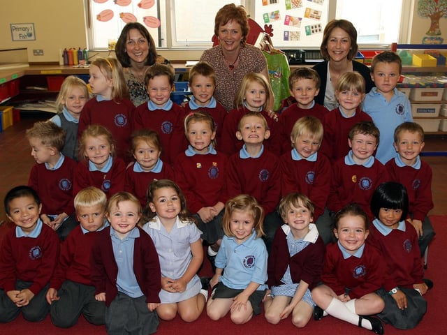 Pond Park Primary one Techers Mrs Joanne Cherry and Mrs Gillian Patterson pictured with Classroom Assistant Mrs Gillian Colligan and their Primary One Class in 2007