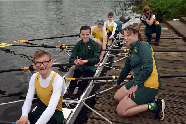The Portadown Junior Boys 14 Fours crew prepare to take to the water. PT17-220.