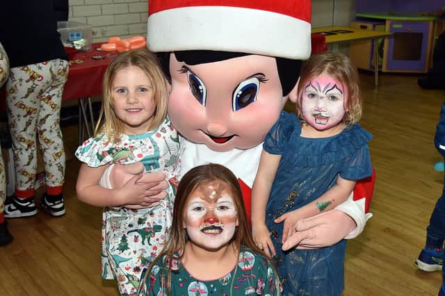 The Elf got off the shelf to pose with the Vennard sisters at the Mourneview estate Christmas lights switch on and party. Included, from left, are Aimee (5), Brooke-Lyn (8) and Poppy (4). LM50-258.