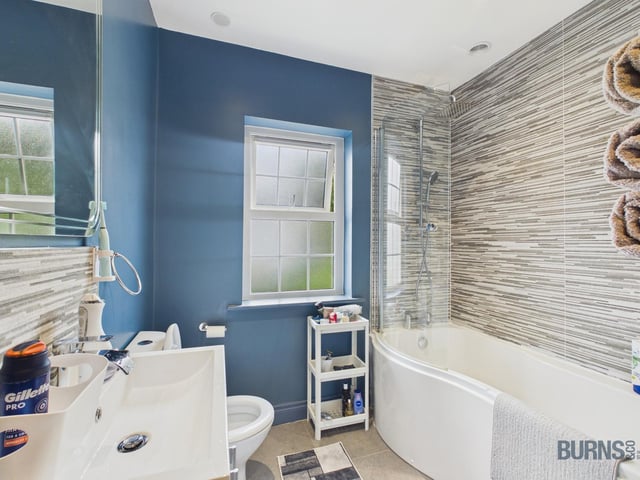 Modern bathroom suite.
