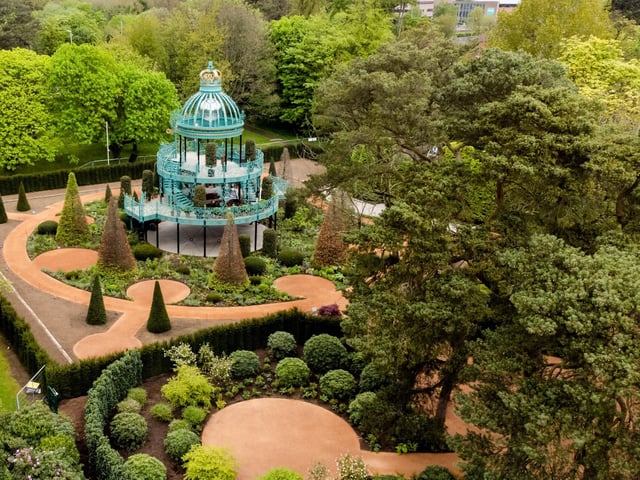 The garden is located in Hazelbank Park.