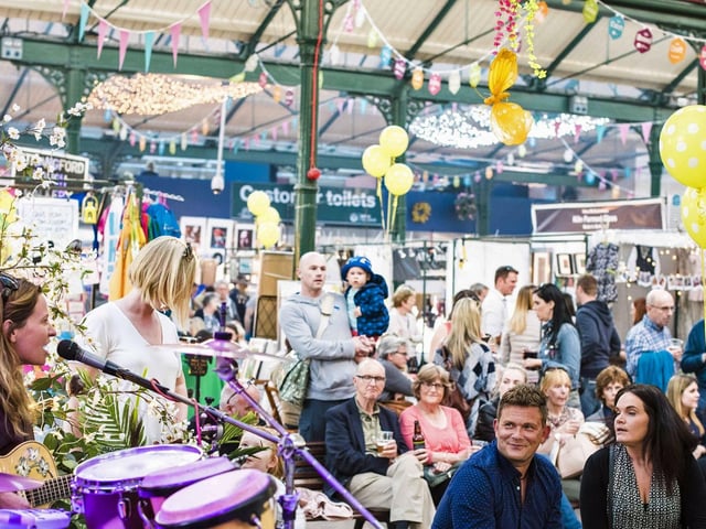 As an award-winning weekend market, St. George’s Market has been named as the UK’s Best Large Indoor Market in 2023.
Dating back nearly 130 years, the weekend sees over 200 market stalls selling fresh fruit and vegetables, antiques, books, clothing, hot food, freshly baked goods and crafts alongside a wide range of fresh fish.
For more information, go to belfastcity.gov.uk/stgeorgesmarket