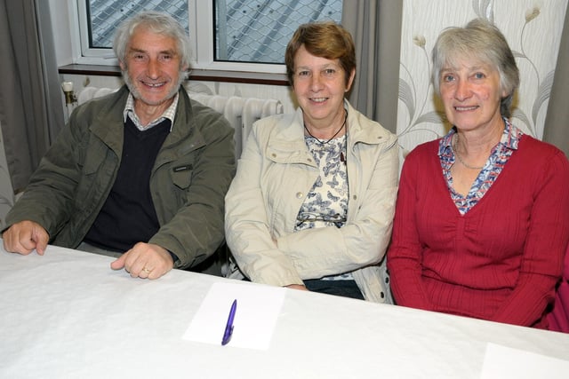 Denis and Lesley Hunter and Jane Edwards enjoy the quiz. INLT 17-225-AM