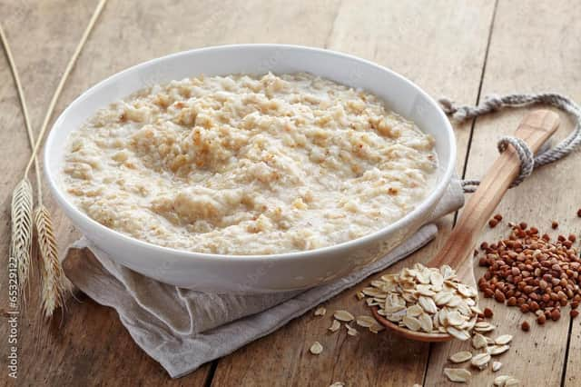 A bowl of porridge is very healthy and has a really low carbon footprint. Photo: Adobe