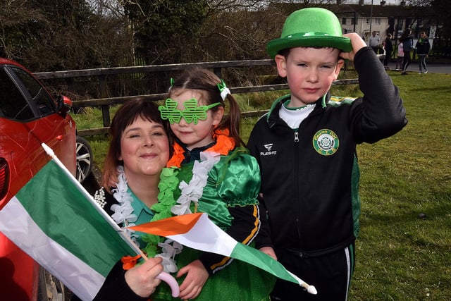 Ready for the festivities to begin are the Campbell family including mum Oonagh, Sarah (5) and Felim (7). LM12-209.