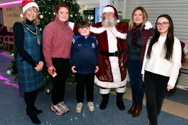 Lord Mayor of ABC Council, Alderman Margaret Tinsley pictured with Santa and the McElvouge family during the mayoral visit to Craigavon Area Hospital on Christmas Eve.