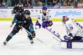 Belfast Giants’ Grant Mismash with Glasgow Clan’s Landon Bow during last Sunday’s Challenge Cup game at the SSE Arena, Belfast. Photo by William Cherry/Presseye